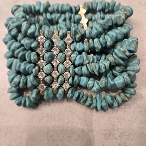 Beautiful 6 strand turquoise elastic bracelet with rhinestone details.